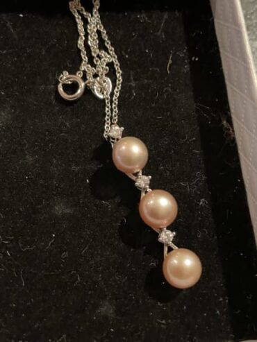 Ladies pink freshwater pearl pendant necklace