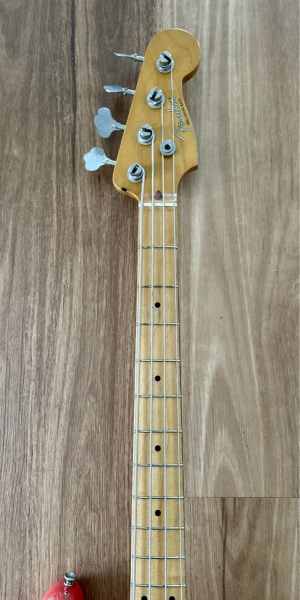 Fender roadworn P bass and hard case