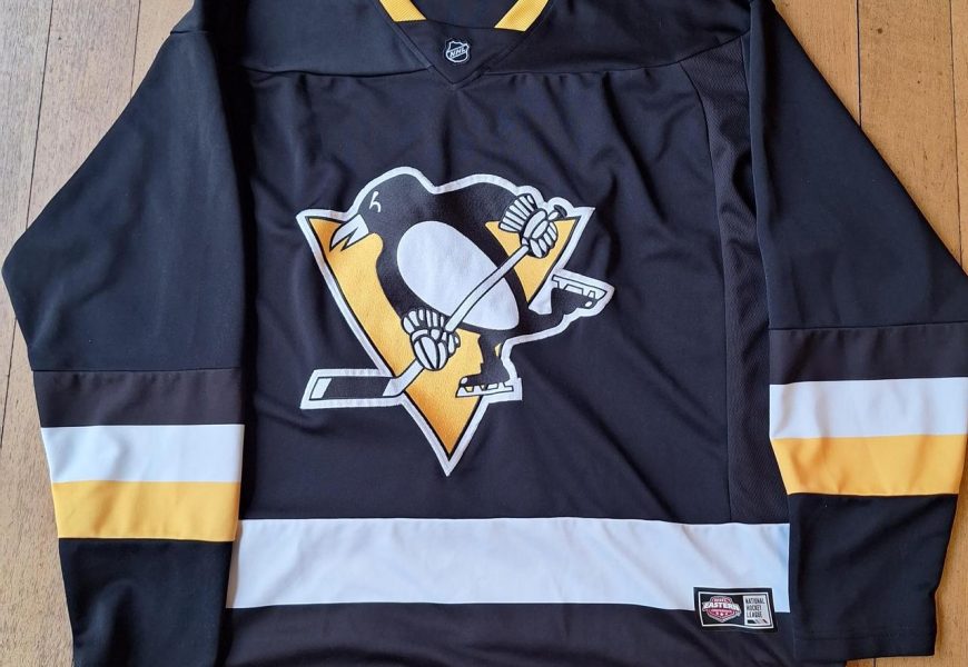 NHL Men’s Black and Yellow Top