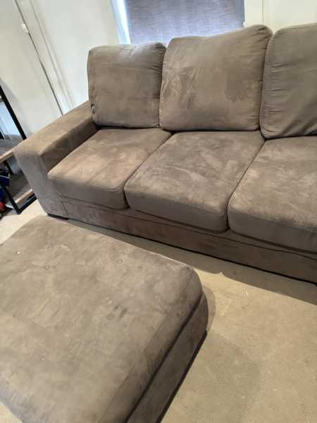 4/5 Seater Brown lounge