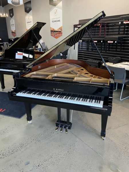 REDUCED TO $9999! Kawai KG2E Polished Ebony Grand Piano