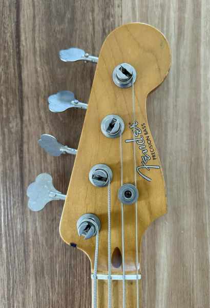 Fender roadworn P bass and hard case