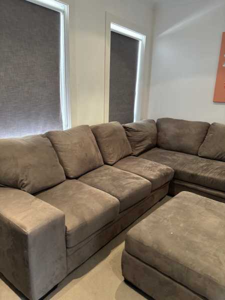 4/5 Seater Brown lounge