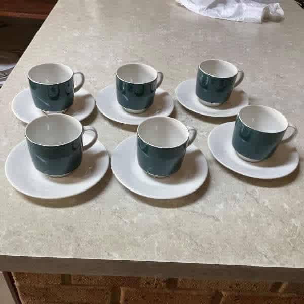 ROYAL DOULTON FINE CHINA TEA CUPS AND SAUCERS x 6