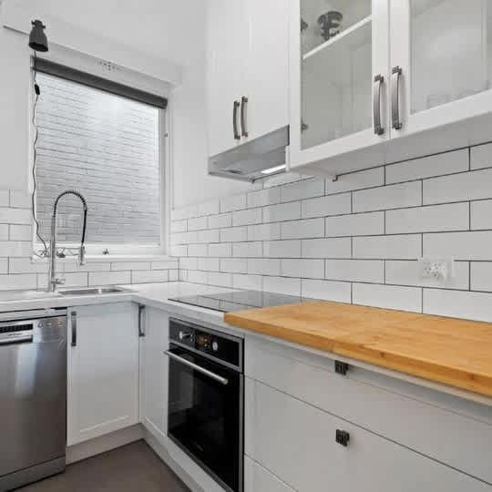 Apartment Sublet : $699pw,10 weeks, bills included, furnished, St Kilda