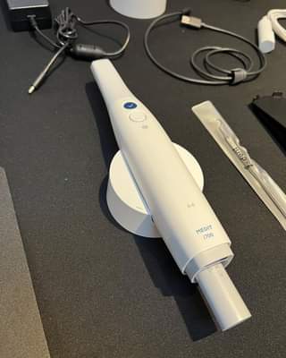 Medit i700 Wireless 3D Intraoral Dental Scanner